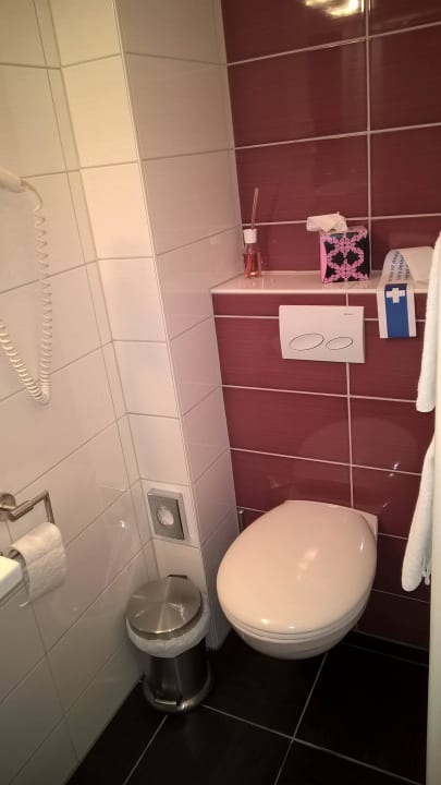 Zimmer 15 Bad  Hotel Stadt Hamburg Saarbrücken