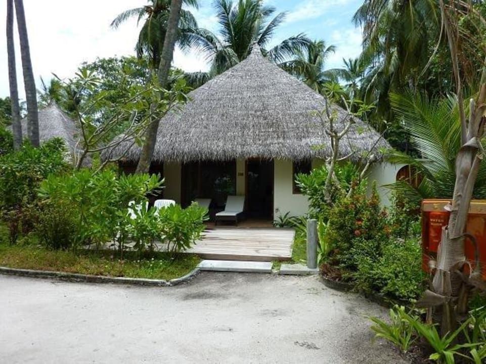 Delux Beach Villa mit Jacuzzi Kuramathi Maldives