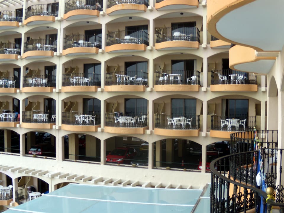 Blick Richtung SW auf einen Hotelflügel Bull Dorado Beach & Spa