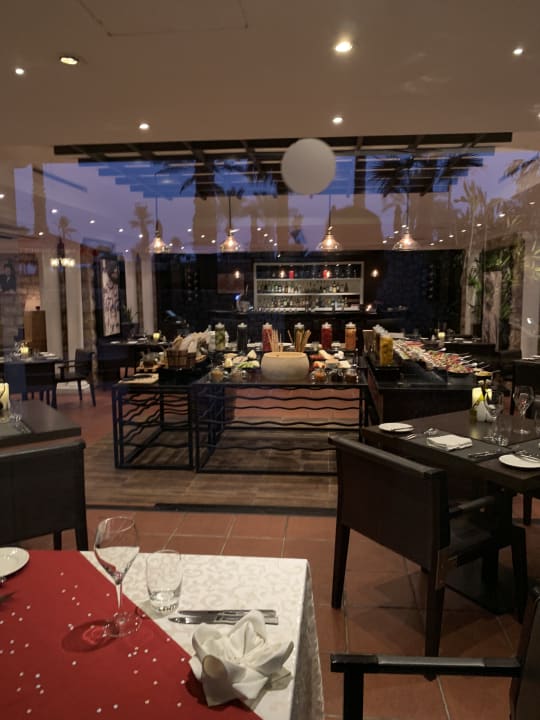 Gastro JA Beach Hotel