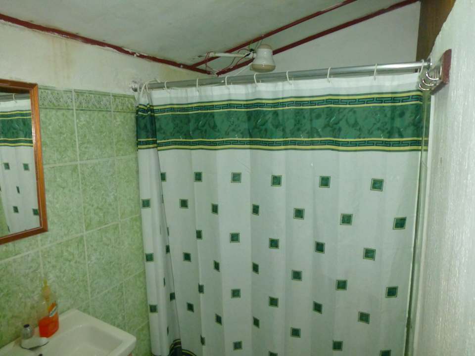 Genügend Wasser aus der Dusche Sun Breeze Hotel