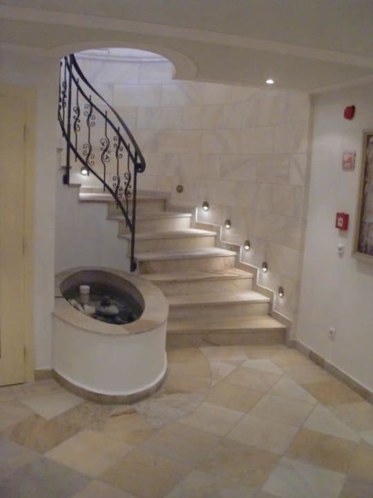 Treppe zum Saunabereich Falkensteiner Hotel & Spa Falkensteinerhof