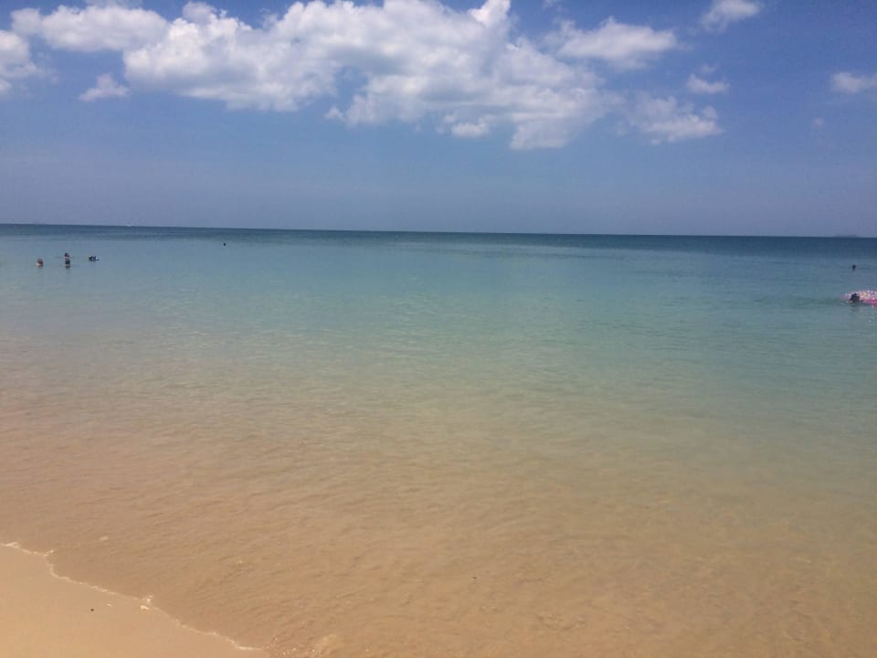 Ohne Wellengang sehr klares Wasser Hotel Lanta Castaway Resort