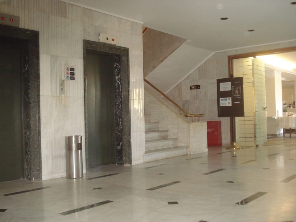 Lobby Fahrstuhlbereich Hotel Theartemis Palace