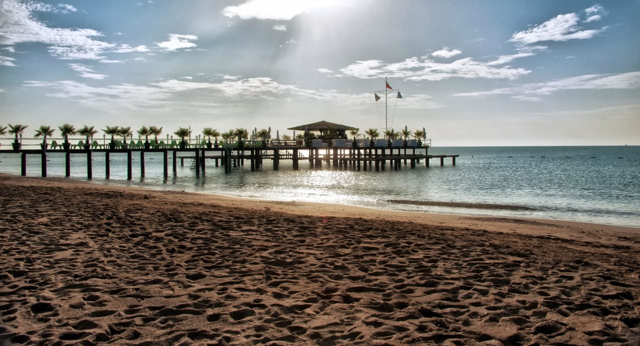 Badesteg & Moonlight-Strandbar Hotel Delphin Palace