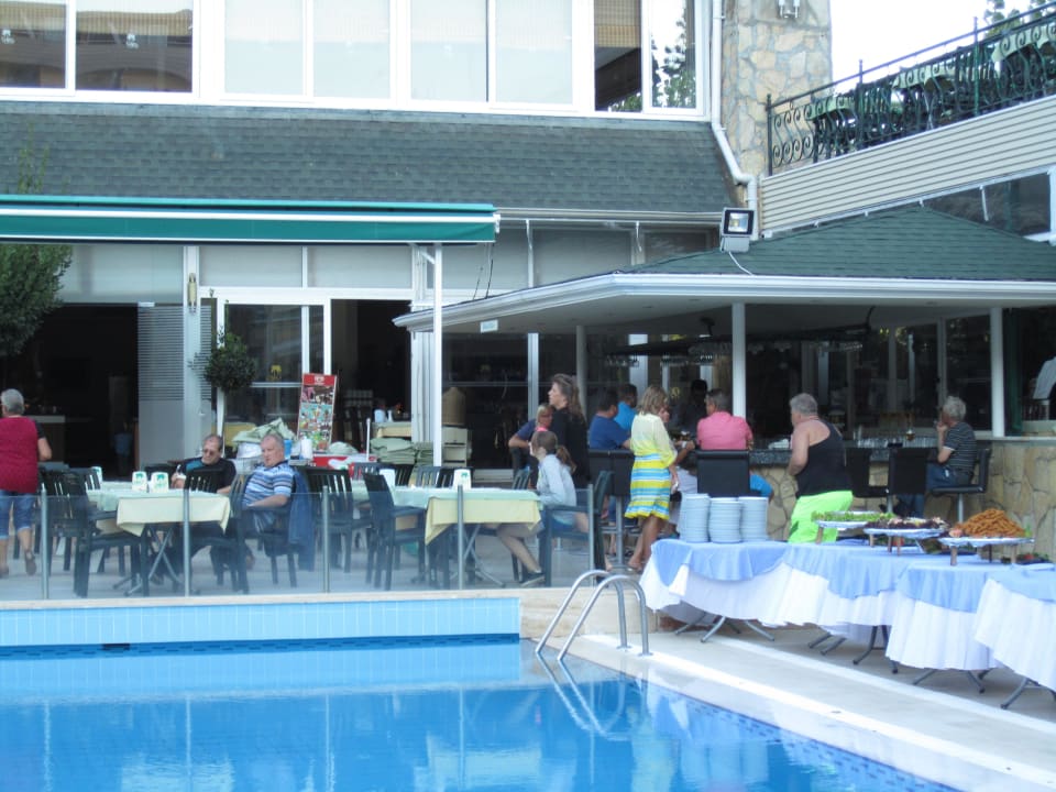 Poolbar neben Restaurant Hotel Gardenia Beach