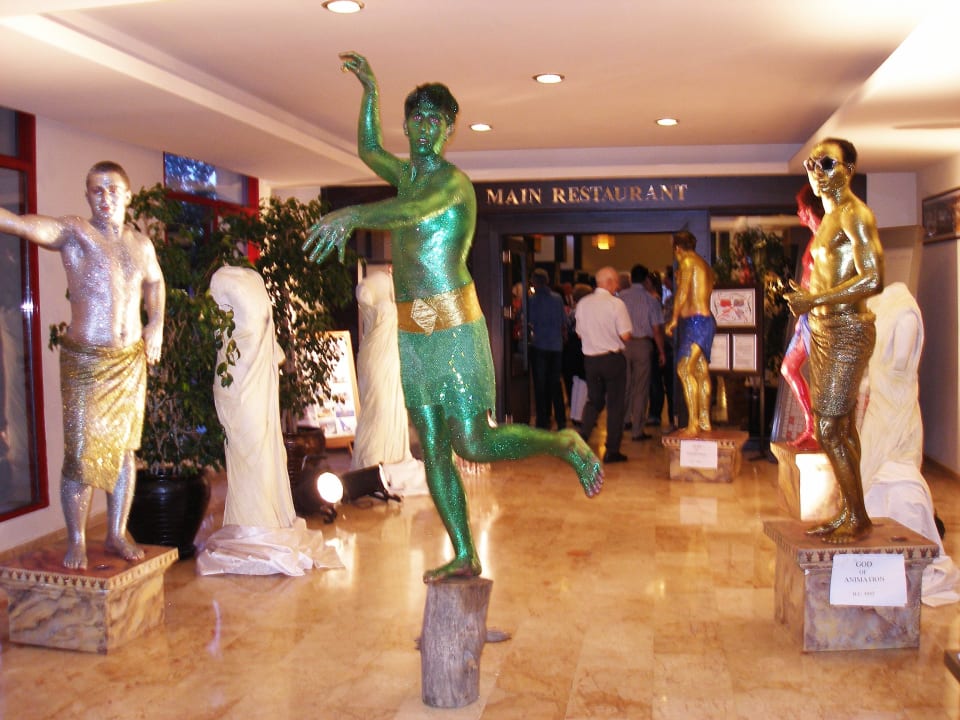 Animation vor dem Restaurant-Eingang Kaya Belek Hotel