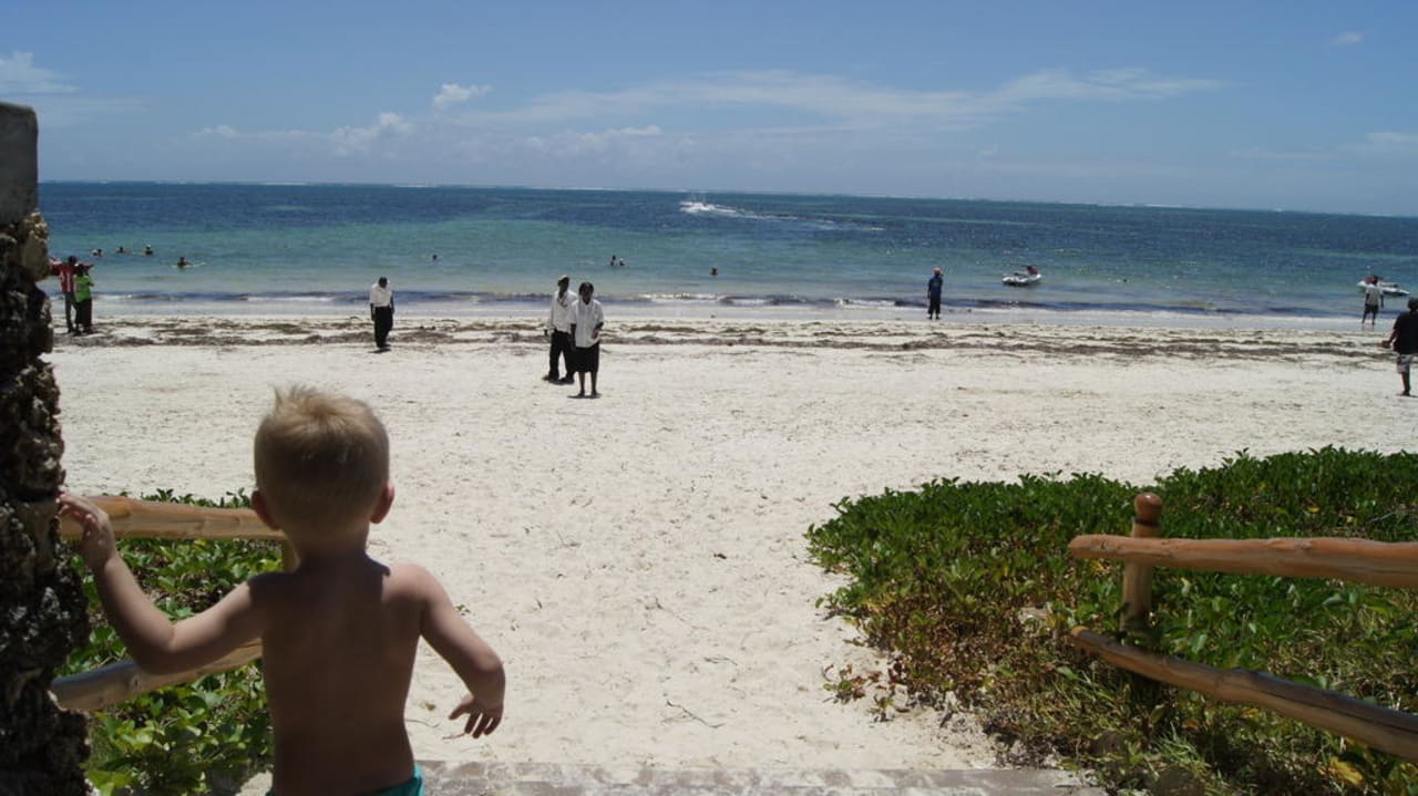 Zugang zum Strand Travellers Beach Hotel & Club