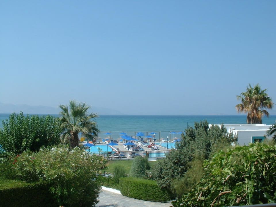 Über den Pool auf das Meer Mastichari Bay Hotel