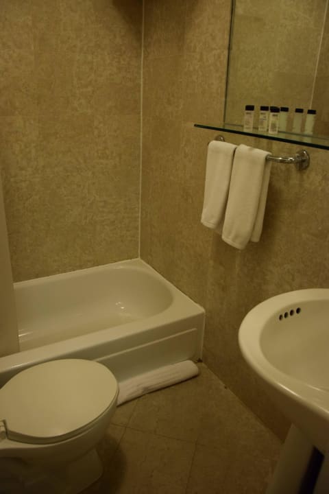 Sauberes Bad im Standardzimmer Square Hotel at Times Square