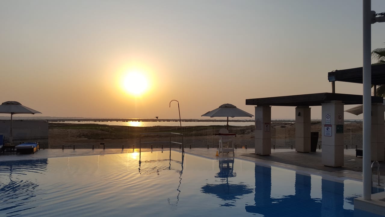 Pool Crowne Plaza Hotel Yas Island