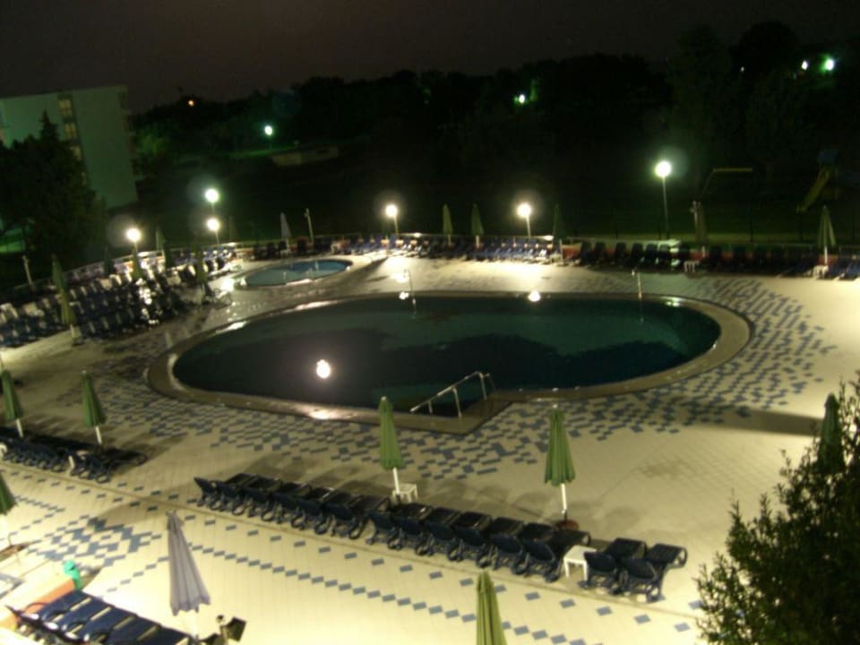 Pool bei Nacht TUI BLUE Medulin