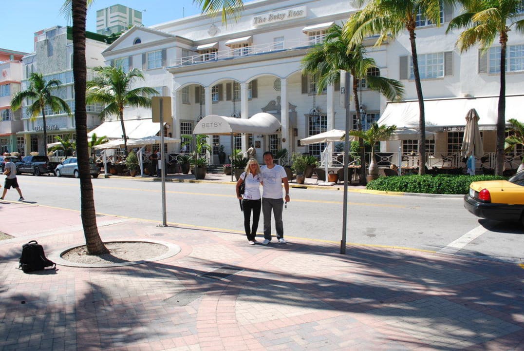 Wir vor dem Betsy´s  The Betsy - South Beach