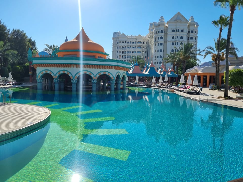 Pool Kamelya Aishen Club