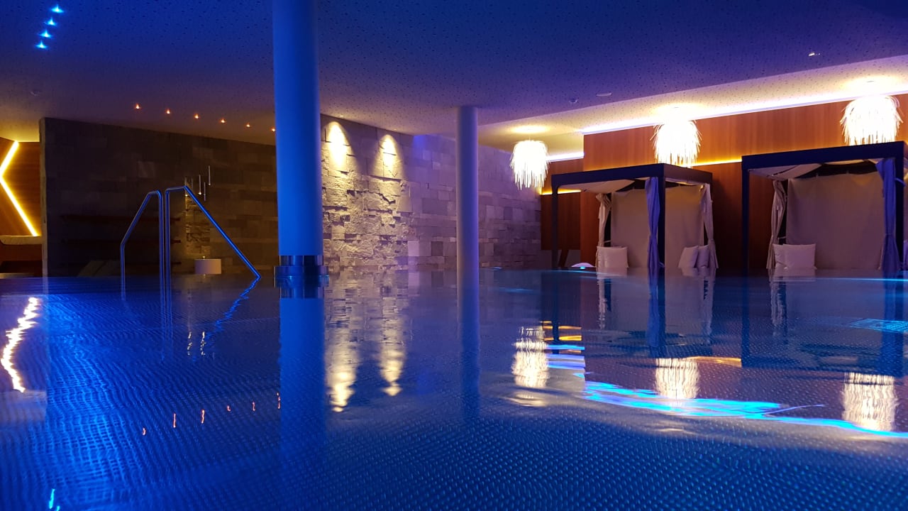 Pool Hotel Schwarzenstein