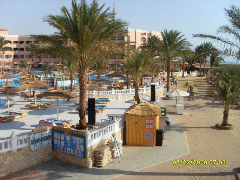 Ausblick von der oberen Terrasse Beach Albatros Resort