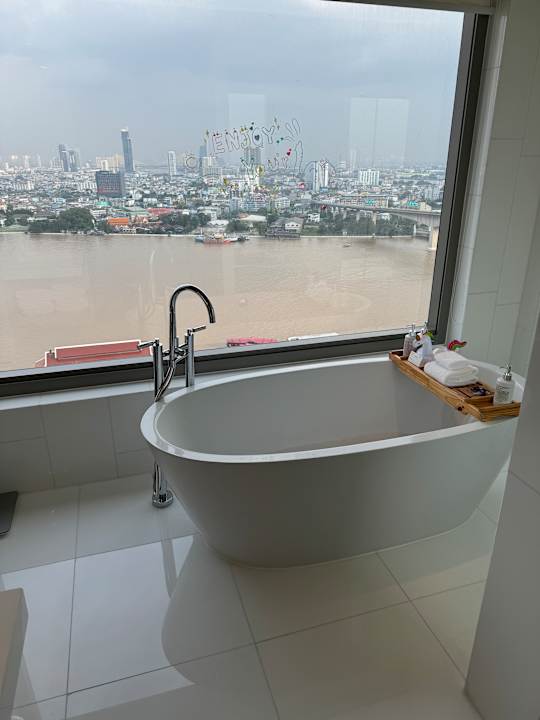 Zimmer Avani+ Riverside Bangkok Hotel