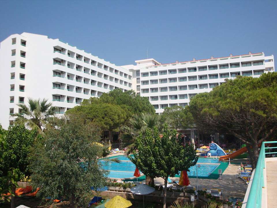 Eine Außenansicht Hotel Grand Efe