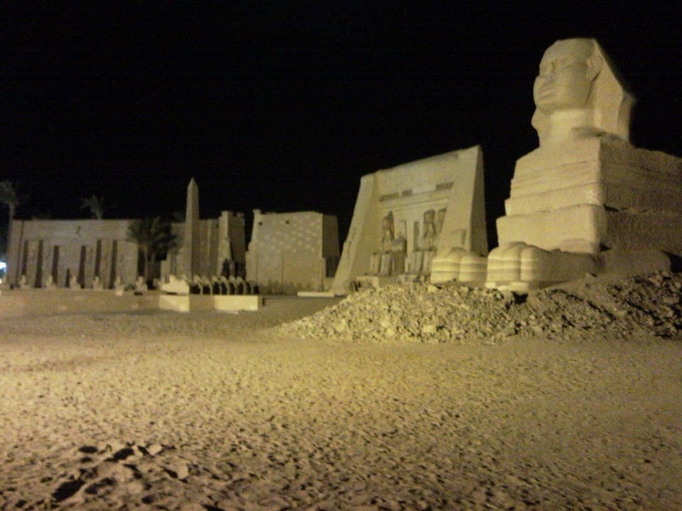 nachgestellte Sehenswürdigkeiten Pickalbatros Alf Leila Wa Leila Resort - Neverland Hurghada
