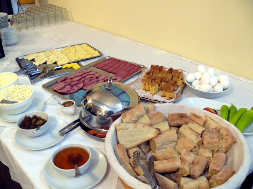 Das Frühstücksbüffet ist sehr übersichtlich Hotel Beaumonde Garden