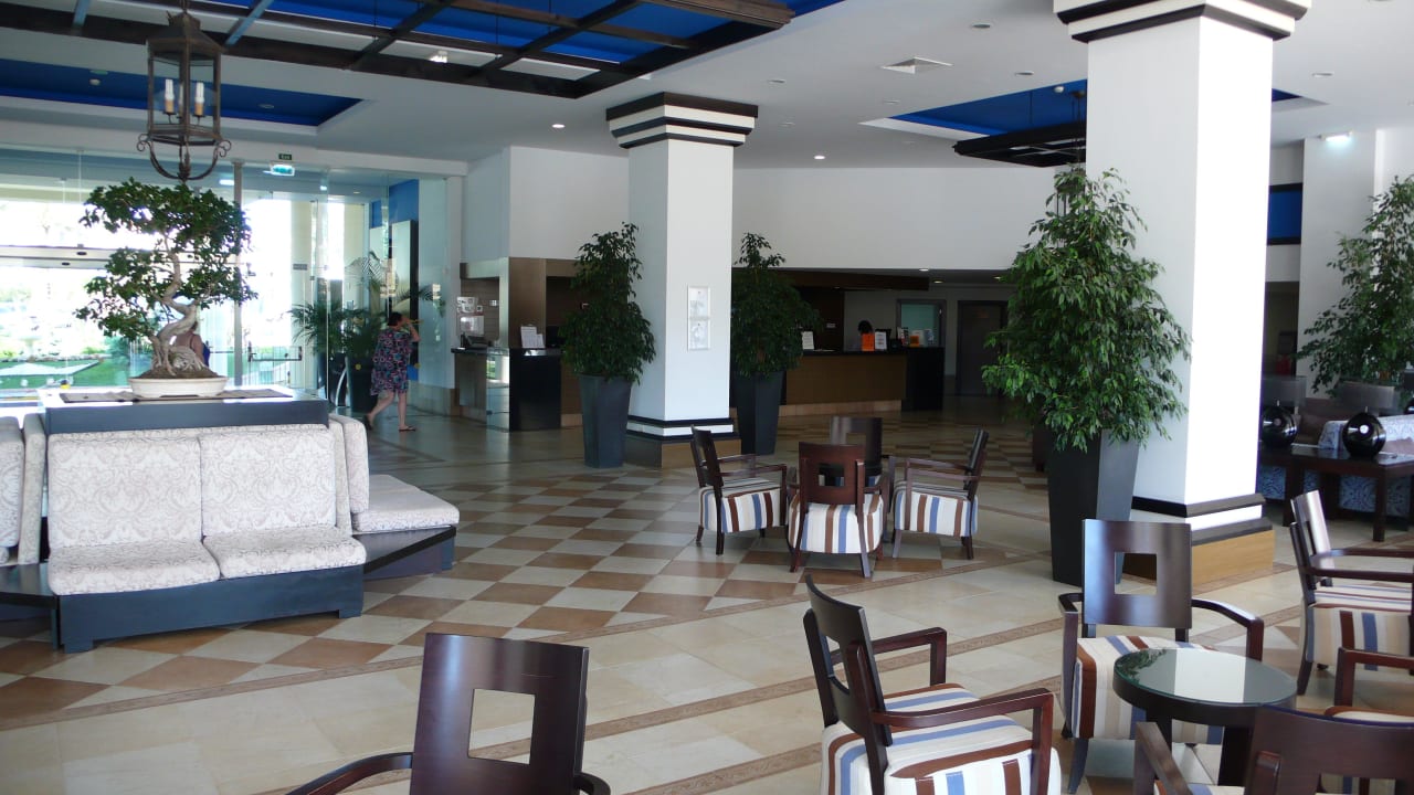 Der Sitzbereich an der Rezeption 3HB Guaraná - All Inclusive