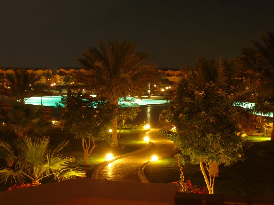 Poolanlage bei Nacht Three Corners Sea Beach Resort