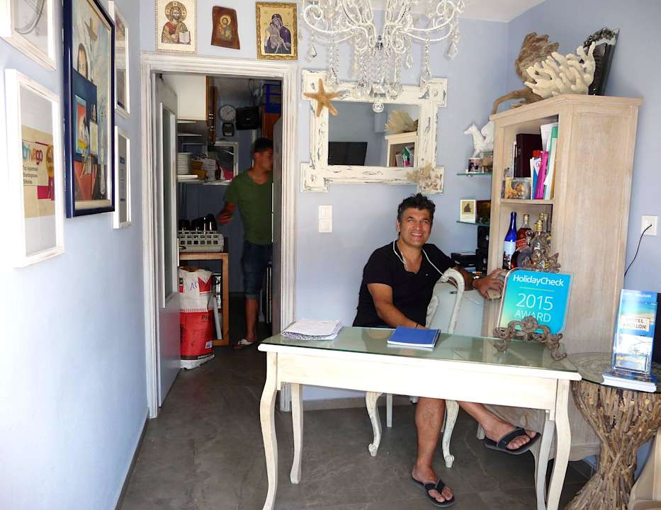 Neues Outfit für Rezeption und Küche Hotel Apollon