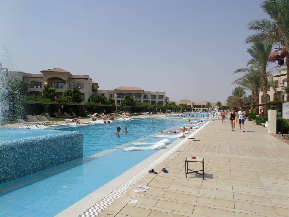 Ein Pool von vielen  JAZ Aquamarine Resort