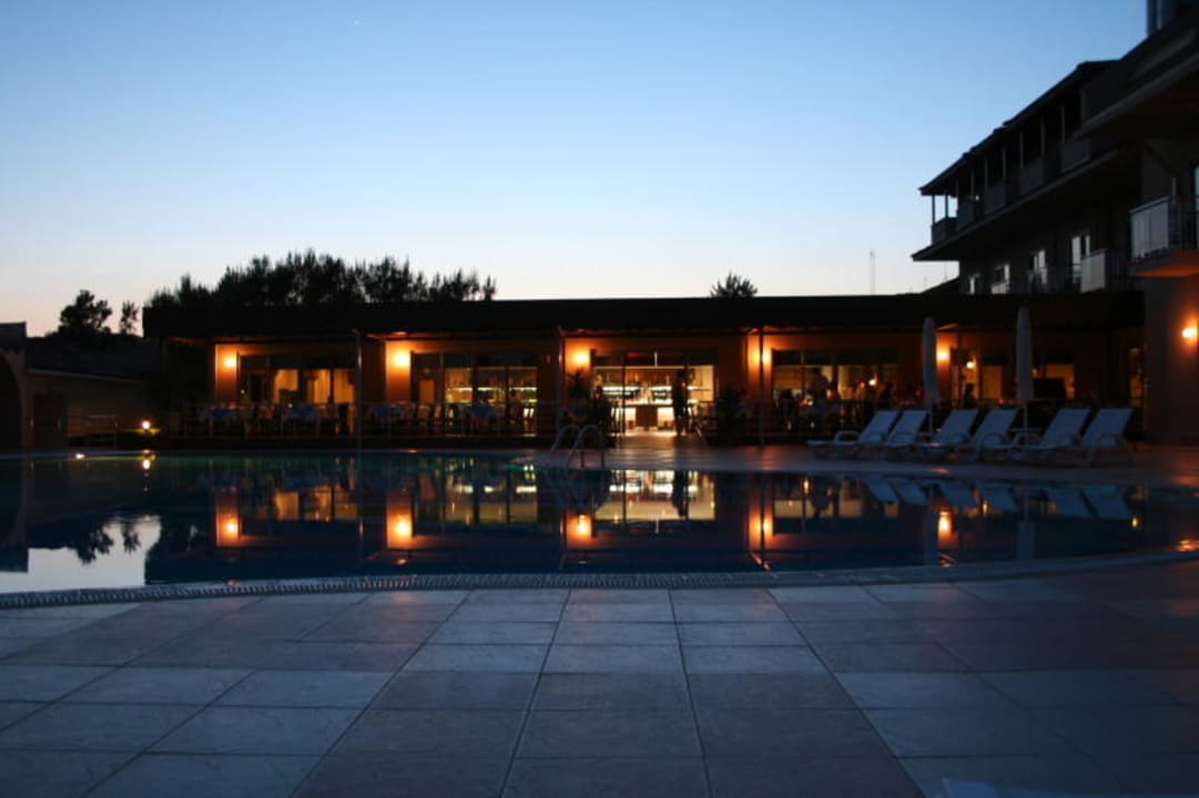 Relaxpool am Abend Hotel Club Nena