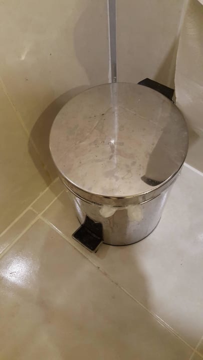 Im Bad der Mülleimer ( Verdreckt) Maya World Park Hotel