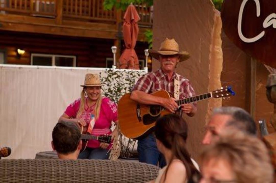 Weekly Live Entertainment Canyons Lodge