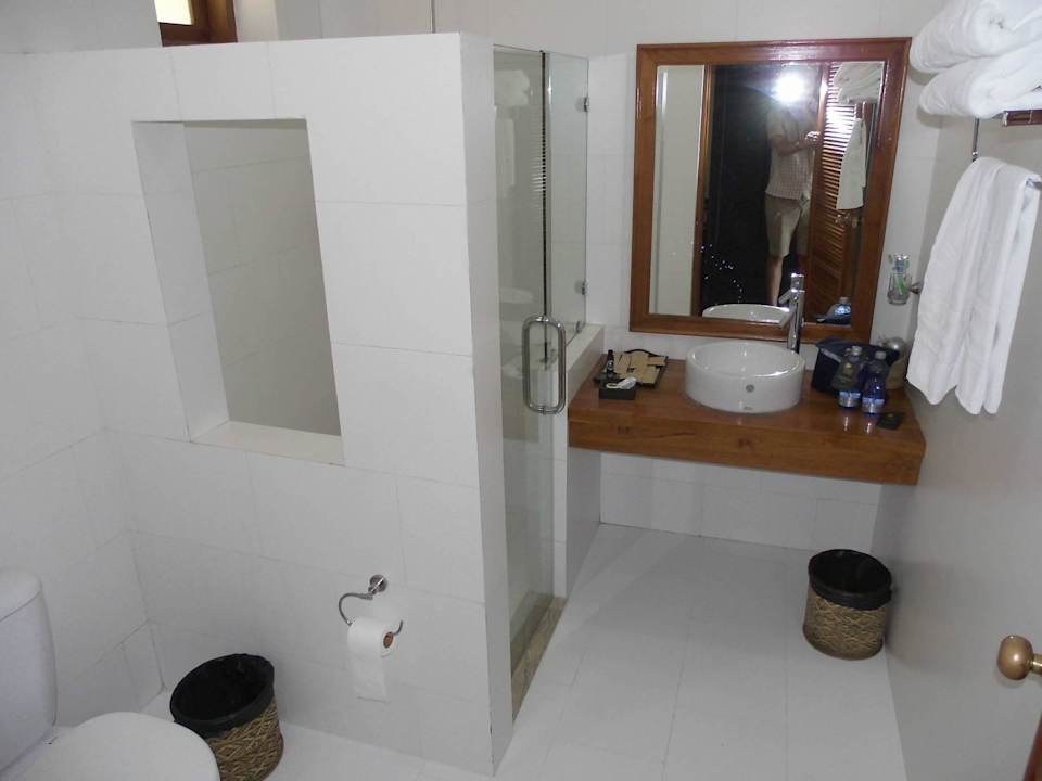 Badezimmer mit Dusche. Aureum Palace Hotel & Resorts Nay Pyi Taw