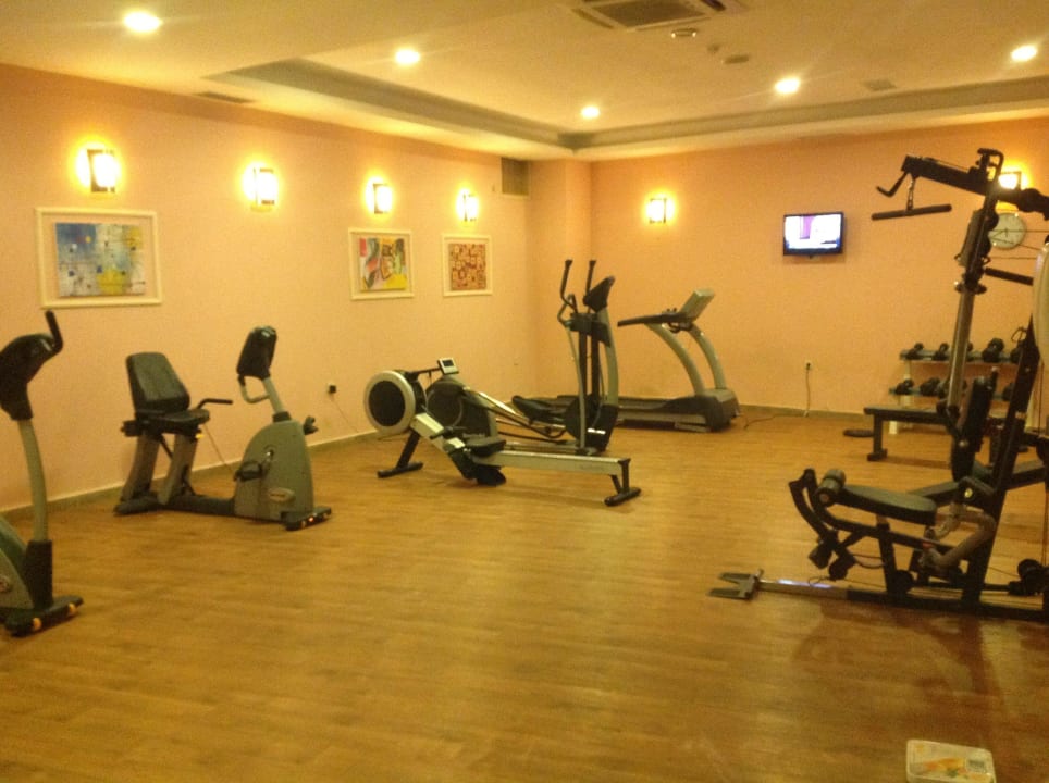 Moderner Fitnessraum Narcia Resort Side