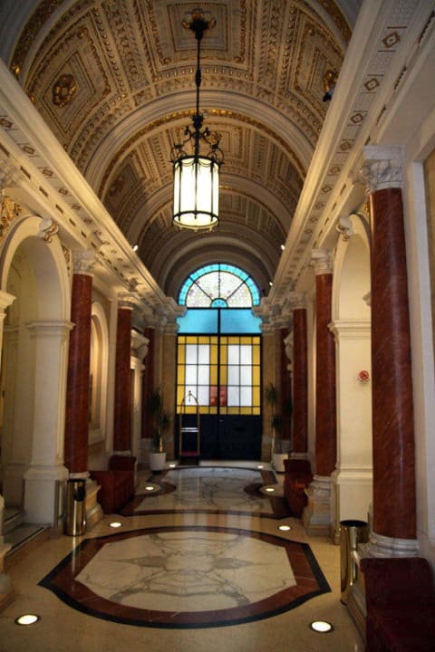 Hoteleingang Exe International Palace