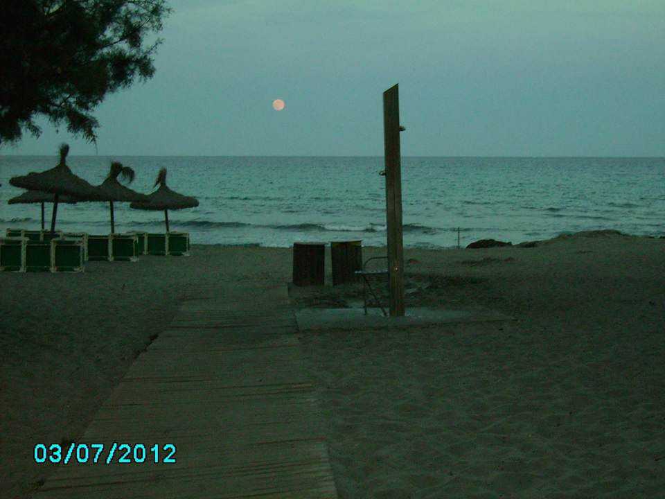 Auch Duschen sind am Strand Canyamel Sun Aparthotel