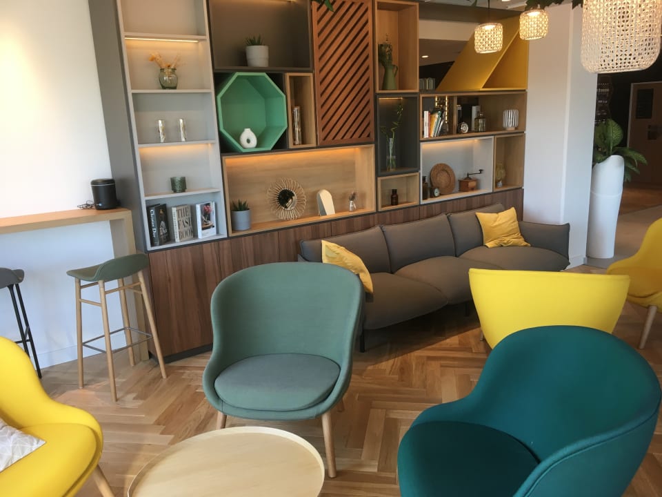 Lobby Holiday Inn Dijon Sud - Longvic, an IHG Hotel