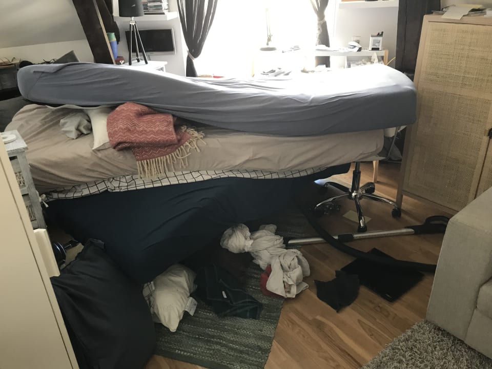 Zimmer Ålesund downtown loft room with shared bathroom