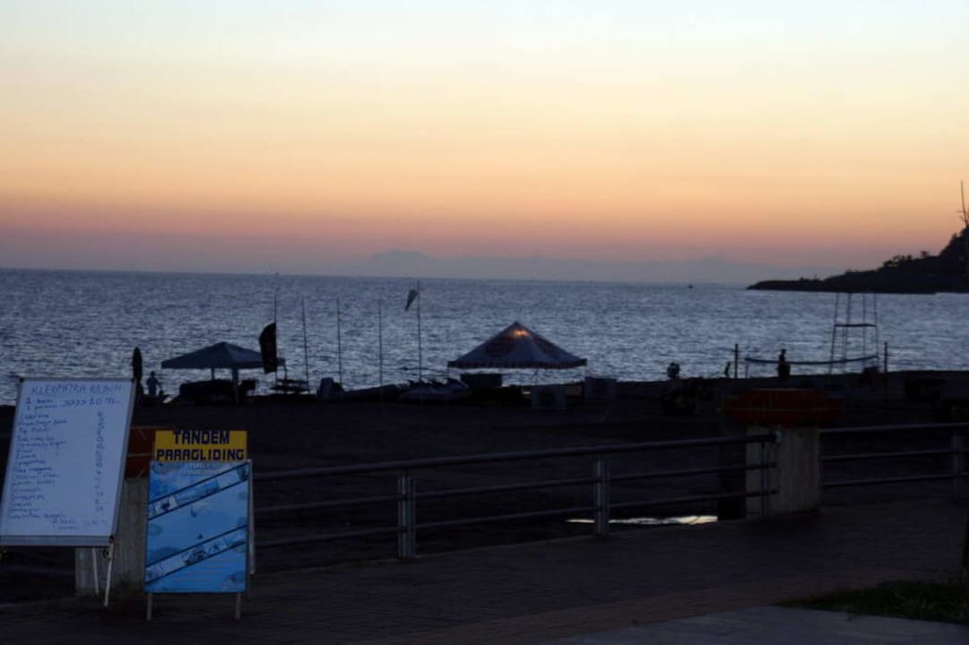 Strand direkt vorm Hotel Kleopatra Ikiz Hotel