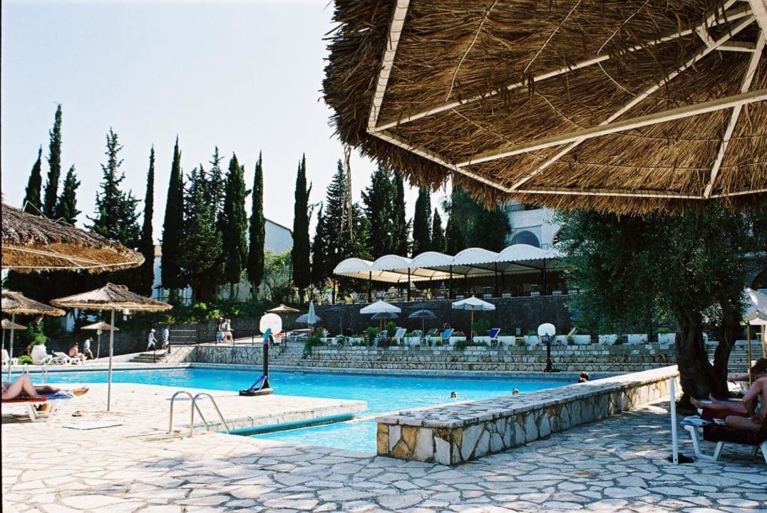 Großer Pool Magna Graecia