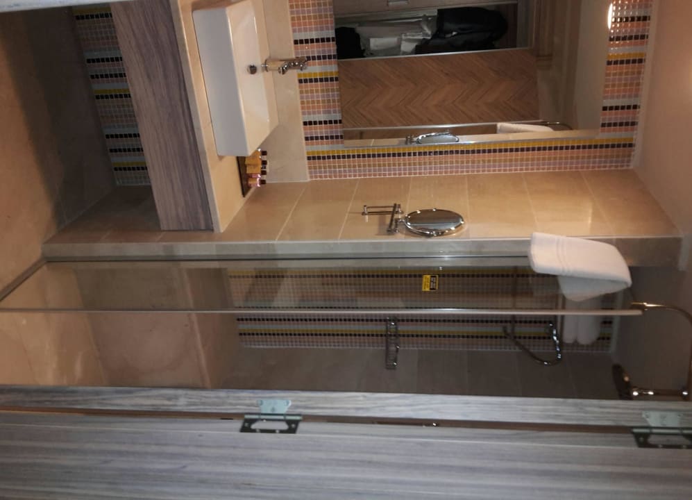 Unser Badezimmer  Melas Resort Hotel