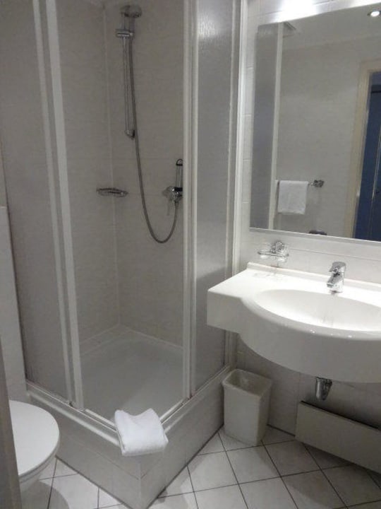 Das kleine Bad mit Dusche Strandhotel Ahlbeck