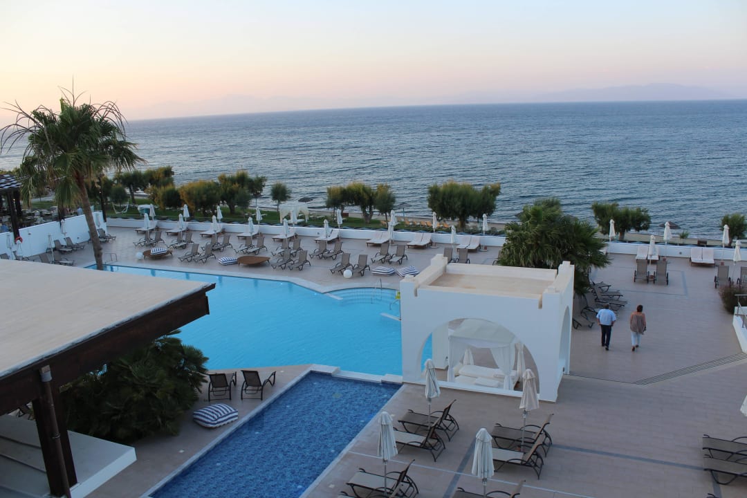Pool mit Meer TUI BLUE Oceanis Beach and Spa Resort