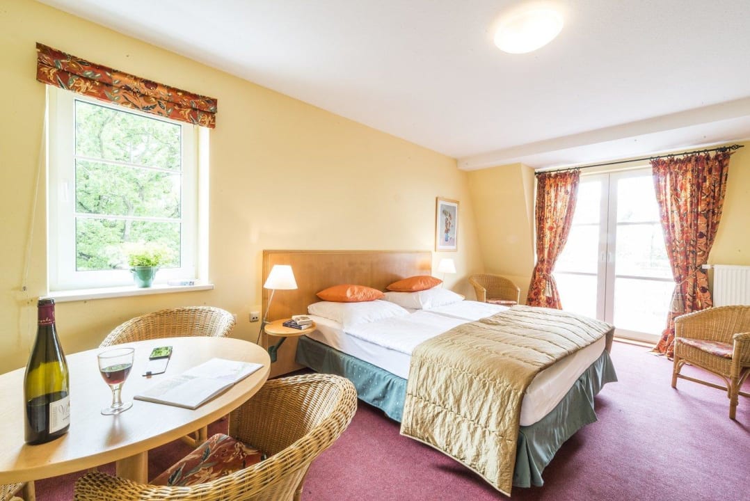 Beispiel Schlafzimmer mit Sitzecke Landhaus Immenbarg