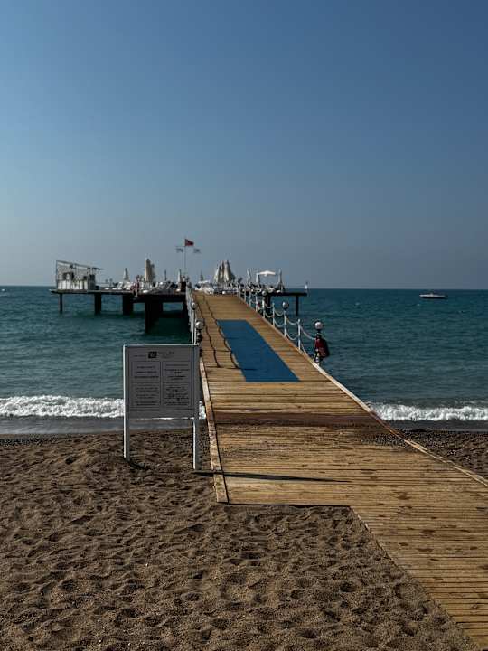 Strand Saturn Palace Resort Hotel