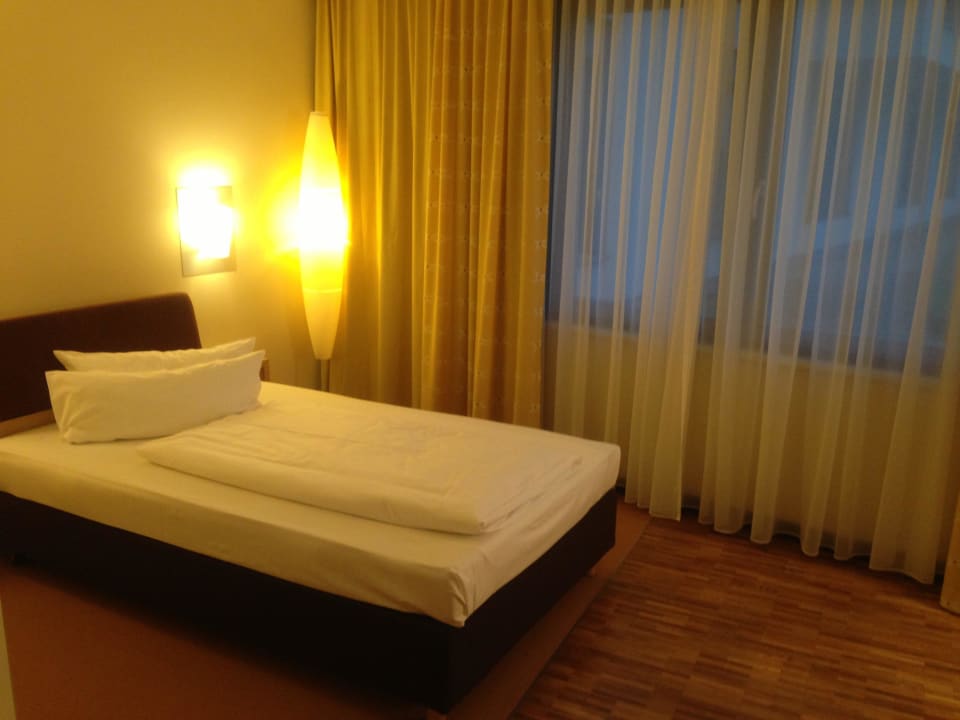 Bett Einzelzimmer centrovital Hotel Berlin