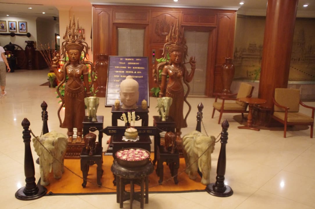 Buddha - Schreine im Empfangsbereich Khemara Angkor Hotel & Spa
