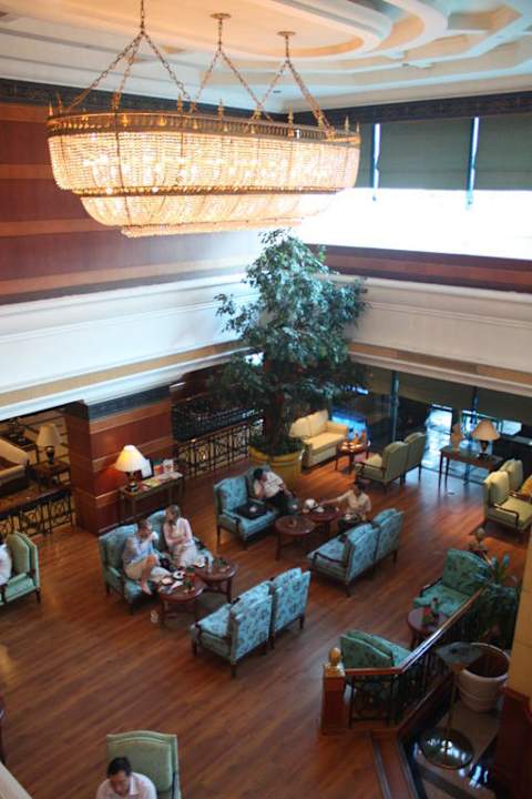 Lobby Golden Tulip Sovereign Hotel