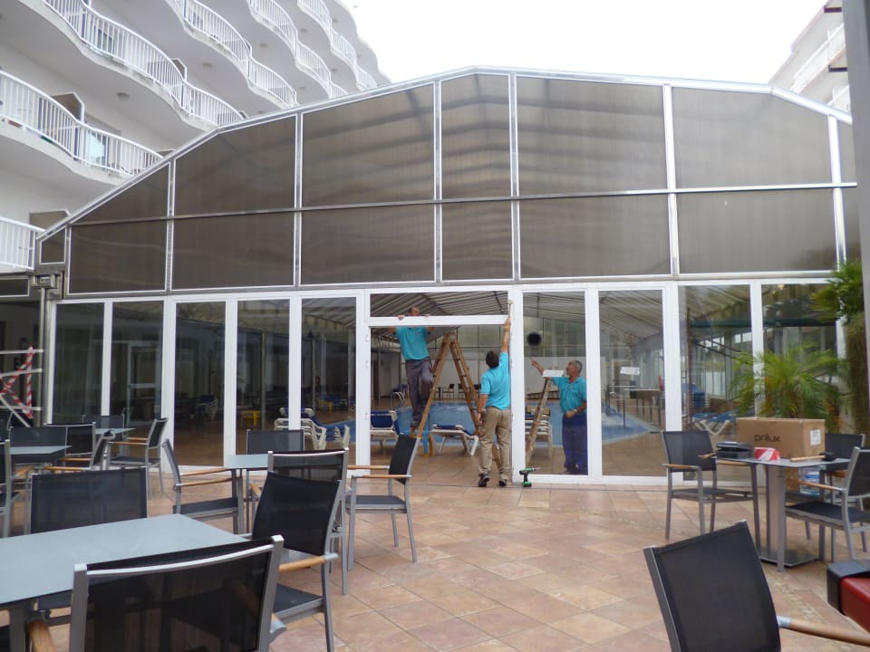 Umbau des Pools zum Hallenbad Helios Lloret de Mar
