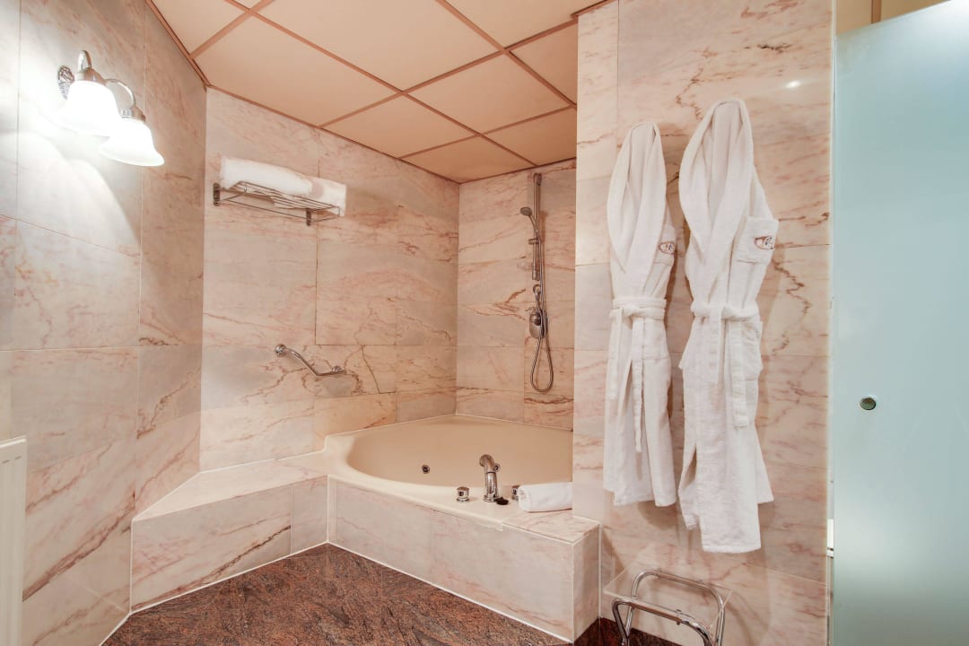 Baño junior suite Rafaelhoteles Atocha