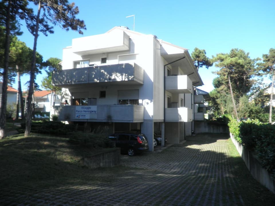 Ansicht von der Straße Villaggio Parco Hemingway